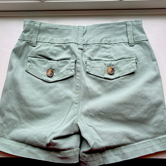 Women’s shorts - Picture 2 of 6